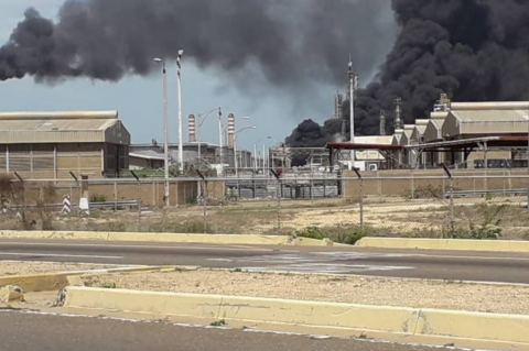 Local sources reported a fire yesterday in Cardon refinery.